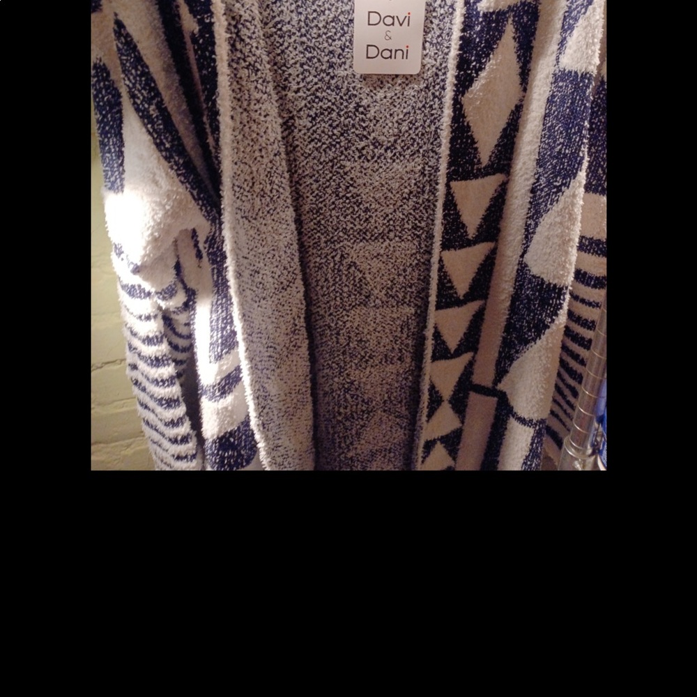 The Laguna hooded Cardi - Picture 5 of 7